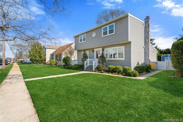 102 Commonwealth Avenue, Massapequa, NY 11758