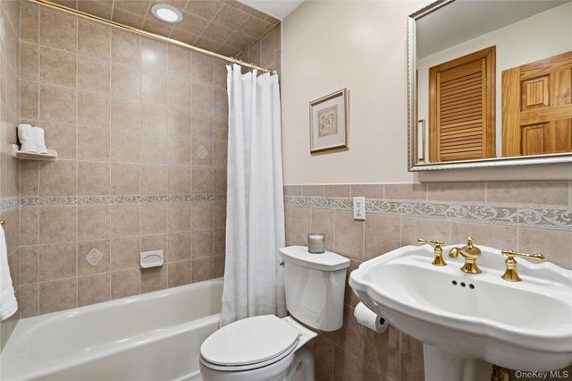 102 Commonwealth Avenue, Massapequa, NY 11758