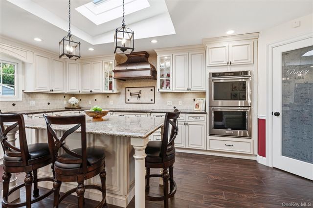 102 Commonwealth Avenue, Massapequa, NY 11758