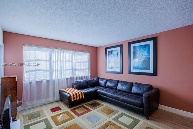 2300 Park Lane 203, Hollywood, FL 33021
