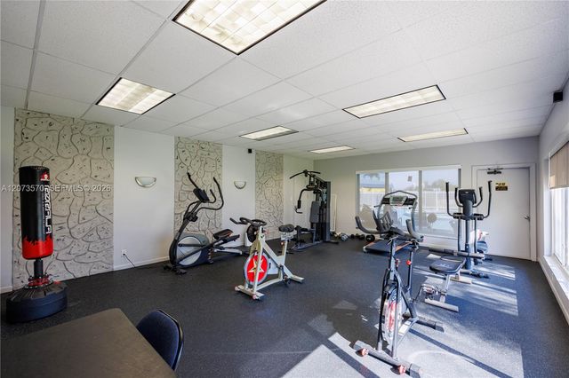 2300 Park Lane 203, Hollywood, FL 33021