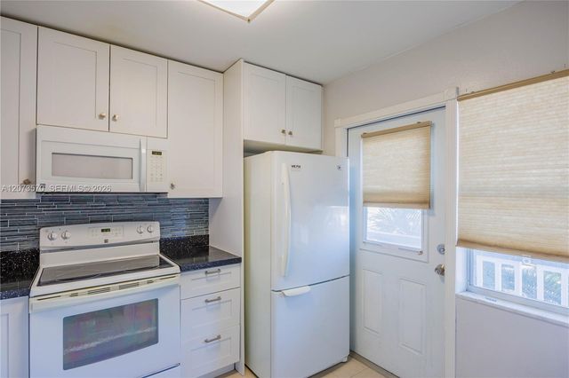 2300 Park Lane 203, Hollywood, FL 33021
