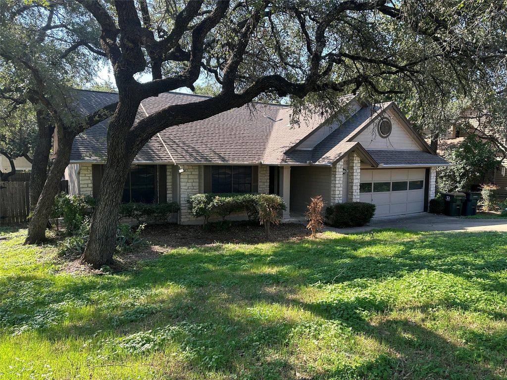 6811 Luckenbach LN, Austin, TX 78729