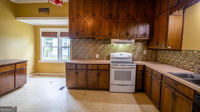 4 Johnson Avenue, Manchester, GA 31816