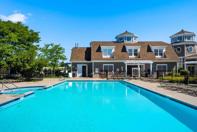 263 Lakeshore Drive, Oswego, IL 60543