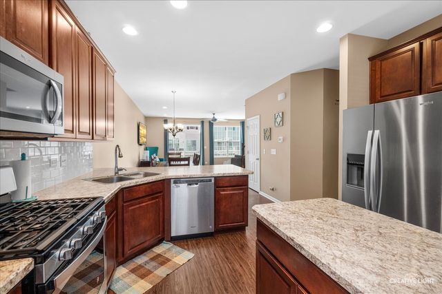 263 Lakeshore Drive, Oswego, IL 60543