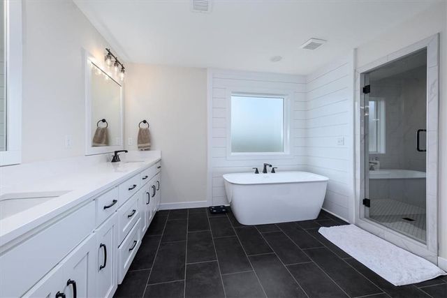 16872 S Norton Street, Olathe, KS 66062