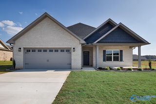 206 Maddie Mae Lane, Toney, AL 35773