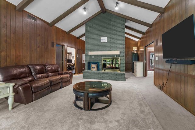 N6372 Tamarack Ridge ROAD, Elkhorn, WI 53121