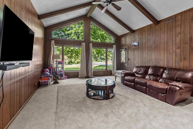 N6372 Tamarack Ridge ROAD, Elkhorn, WI 53121