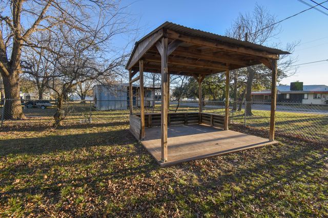 300 N Shore, Brady, TX 76825