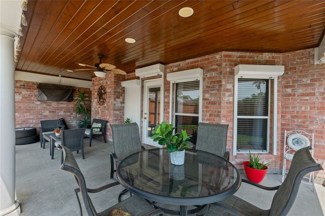 7425 Bourget Dr, Corpus Christi, TX 78413