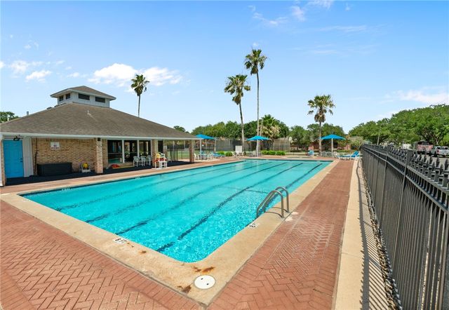 7425 Bourget Dr, Corpus Christi, TX 78413