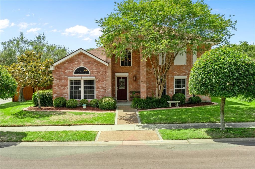 7425 Bourget Dr, Corpus Christi, TX 78413