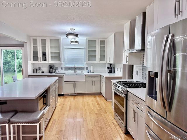 30680 Nelson Circle, Westland, MI 48186
