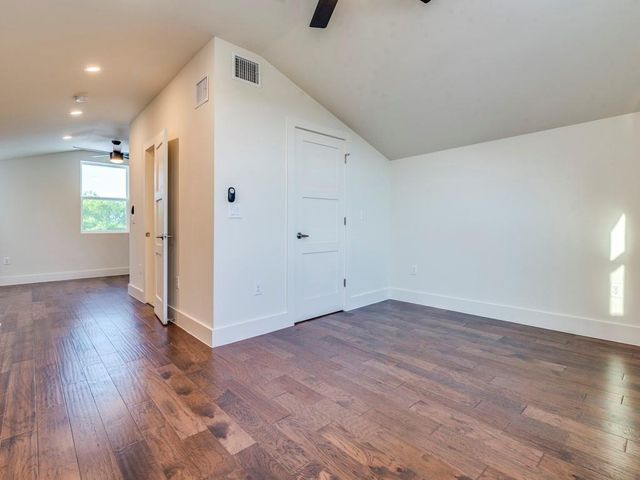 6412 Carson RDG B, Austin, TX 78741