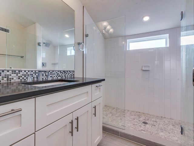 6412 Carson RDG B, Austin, TX 78741