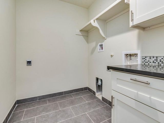 6412 Carson RDG B, Austin, TX 78741