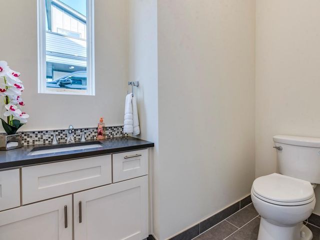 6412 Carson RDG B, Austin, TX 78741