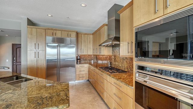 650 GOLDEN GATE POINT 602, Sarasota, FL 34236