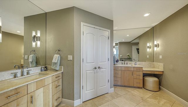 650 GOLDEN GATE POINT 602, Sarasota, FL 34236