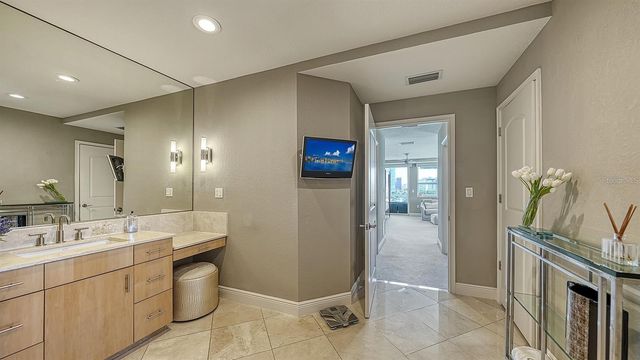 650 GOLDEN GATE POINT 602, Sarasota, FL 34236
