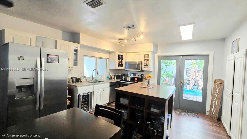 Image 3 of property listing at 4105 Clearview Ter, West Palm Beach, FL 33417