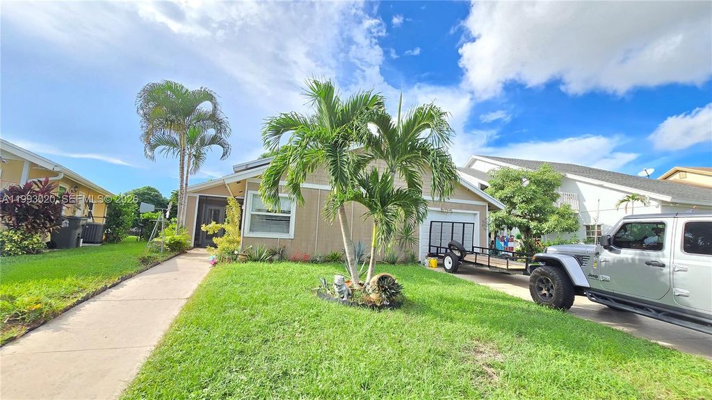 Image 4 of property listing at 4105 Clearview Ter, West Palm Beach, FL 33417