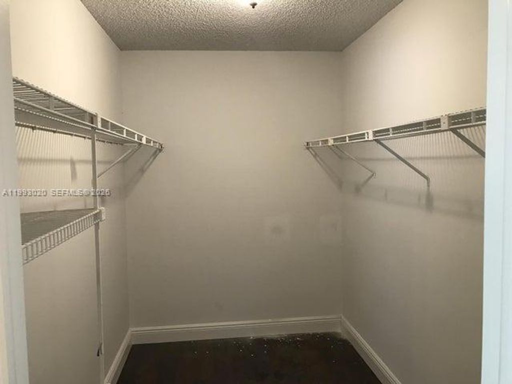 Image 8 of property listing at 4105 Clearview Ter, West Palm Beach, FL 33417