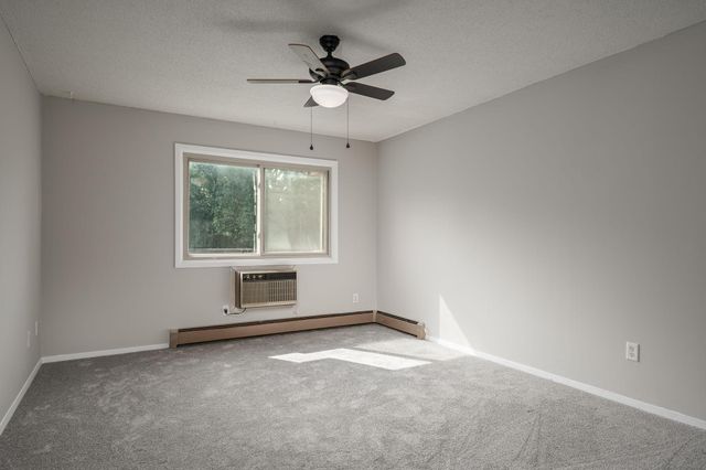 2007 E 122nd Street B15, Burnsville, MN 55337