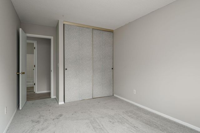 2007 E 122nd Street B15, Burnsville, MN 55337