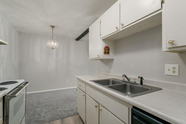 2007 E 122nd Street B15, Burnsville, MN 55337