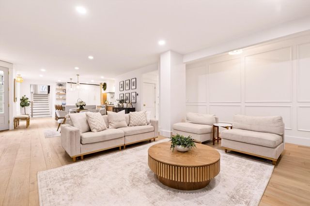 9 Floral Street, Windham, NH 03087