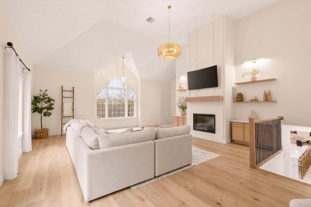 9 Floral Street, Windham, NH 03087