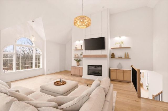 9 Floral Street, Windham, NH 03087