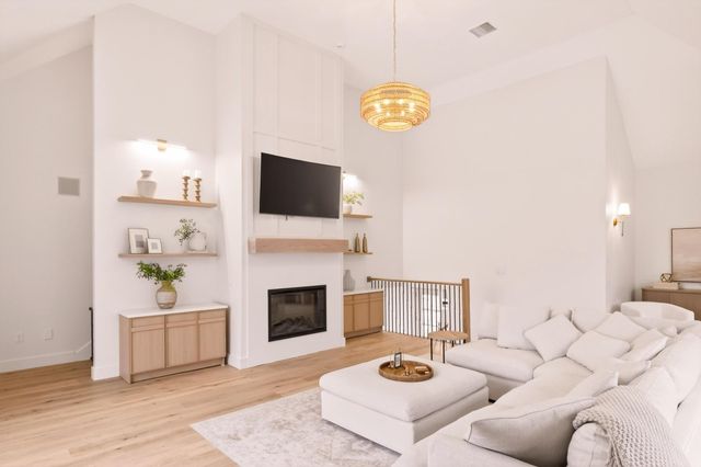 9 Floral Street, Windham, NH 03087