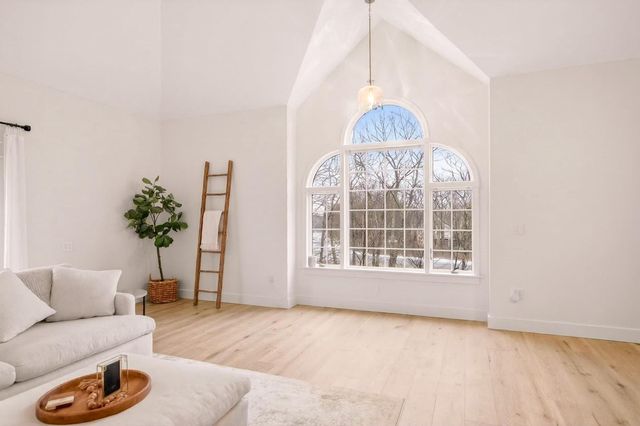 9 Floral Street, Windham, NH 03087