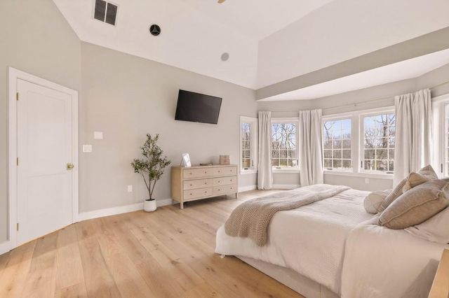 9 Floral Street, Windham, NH 03087