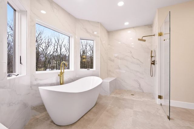 9 Floral Street, Windham, NH 03087