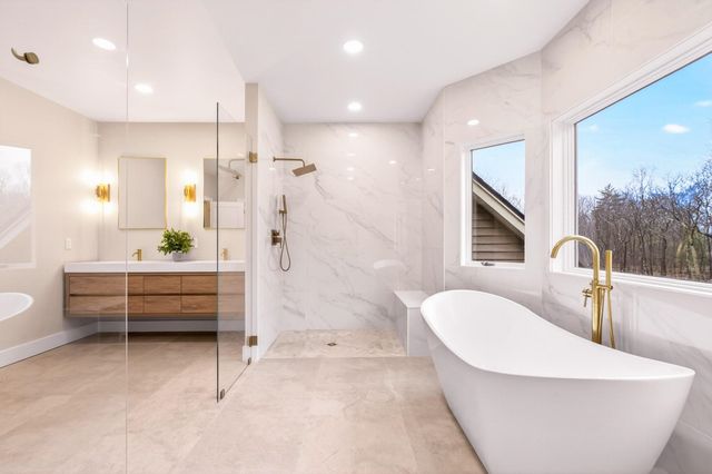 9 Floral Street, Windham, NH 03087