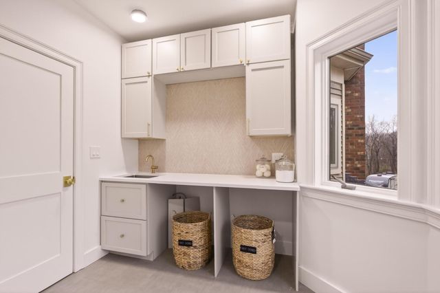 9 Floral Street, Windham, NH 03087