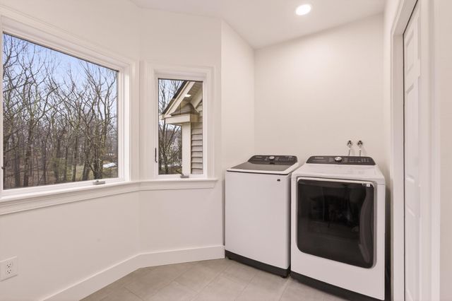 9 Floral Street, Windham, NH 03087