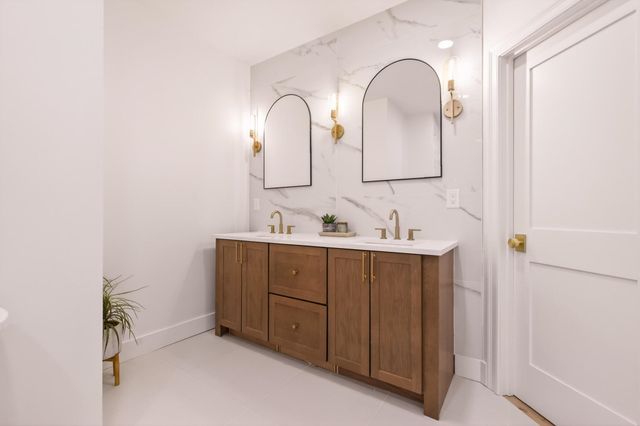 9 Floral Street, Windham, NH 03087