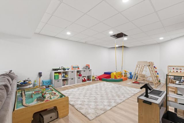 9 Floral Street, Windham, NH 03087