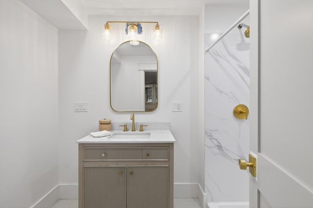 9 Floral Street, Windham, NH 03087