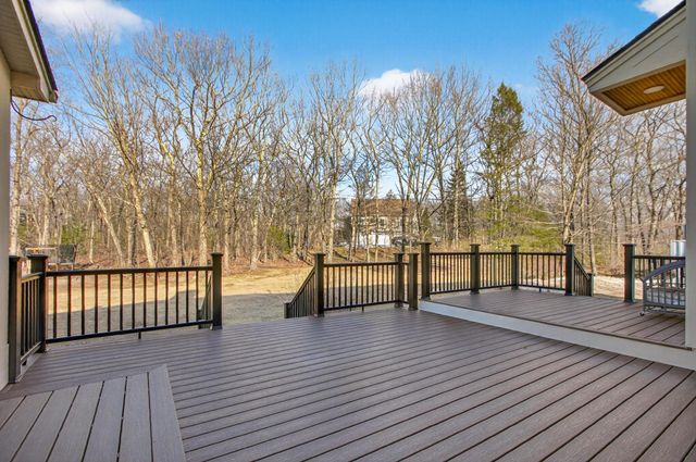 9 Floral Street, Windham, NH 03087