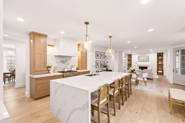 9 Floral Street, Windham, NH 03087