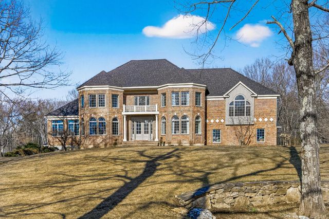 9 Floral Street, Windham, NH 03087