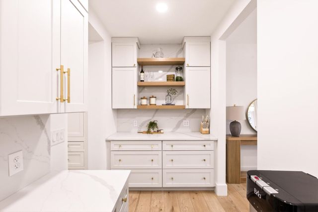 9 Floral Street, Windham, NH 03087