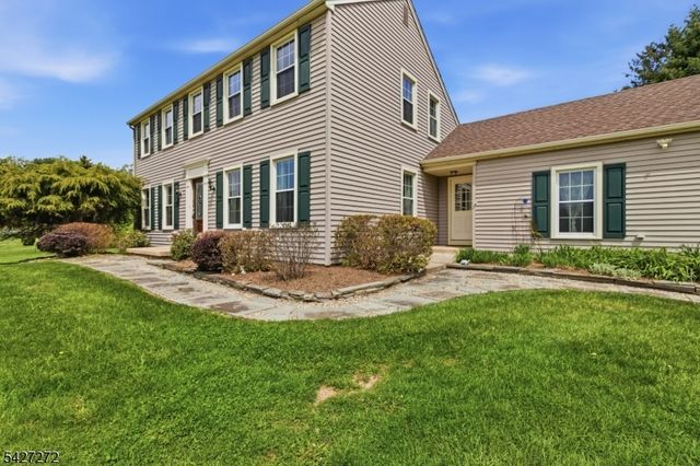 8 Sunshine Dr, Alexandria Twp., NJ 08867